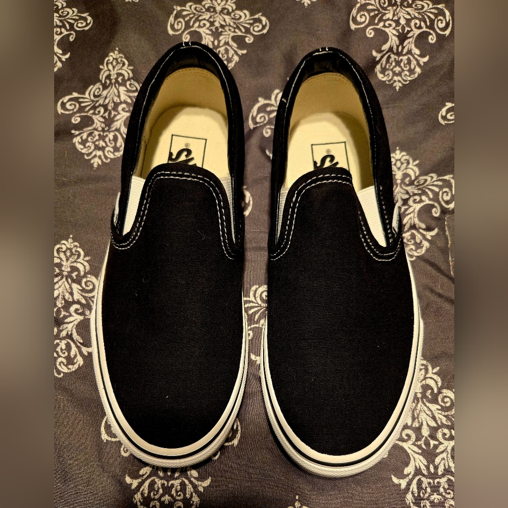 VANS Classic Slip-On Shoes Brand New Men's 6 Women's 7.5